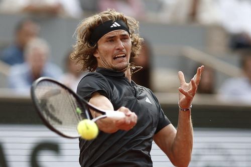 Zverev lần thứ ba liên tiếp vào bán kết Roland Garros