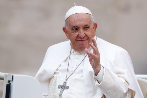 Giáo hoàng Francis phẫu thuật thành công