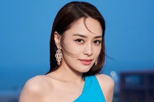 Chung Hân Đồng bị nghi có bạn gái