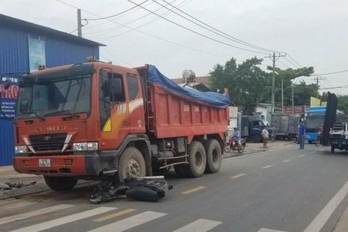 Tai nạn giao thông ngày 8/6/2023:Xe 'hổ vồ' húc ôtô rồi lao vào trạm thu phí