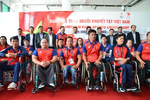 Đoàn Thể thao Người khuyết tật Việt Nam nhận được nguồn động viên tại Campuchia