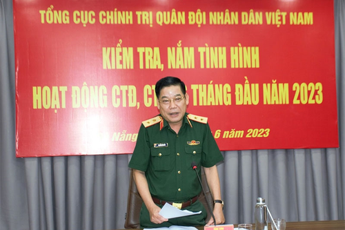 Trung tướng Nguyễn Văn Gấu kiểm tra tại Bộ CHQS TP Đà Nẵng