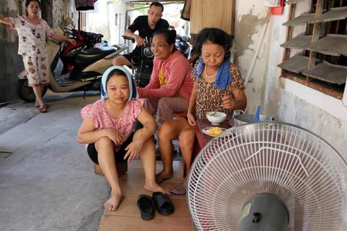 Xóm chạy thận' quay quắt trong nắng nóng