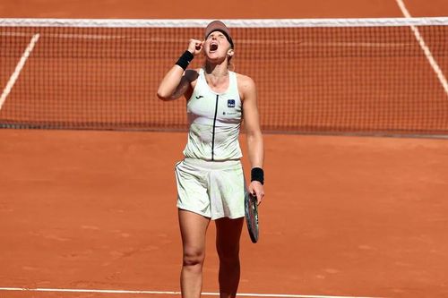 Roland Garros: 'Nữ hoàng ngược dòng' Beatriz Haddad Maia viết nên lịch sử cho quần vợt Brazil, sẽ đấu Iga Swiatek ở BK