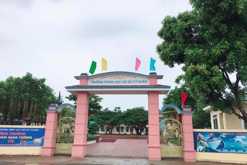 Buộc thôi việc hiệu phó ở Hà Tĩnh nhiều tháng không đi làm