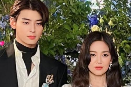 Pháp: Song Hye Kyo và Cha Eun Woo xuất hiện đẹp hoàn hảo gây bão mạng xã hội