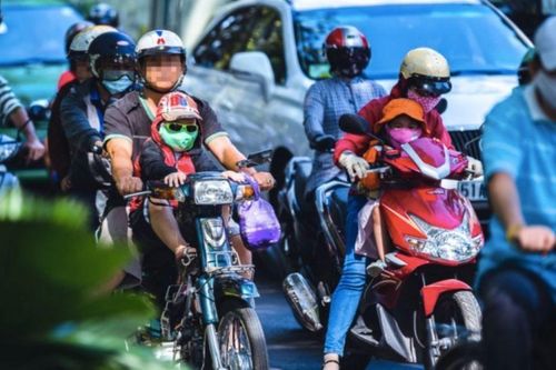Phòng tránh tai nạn thương tâm do trẻ 'táy máy' xe máy