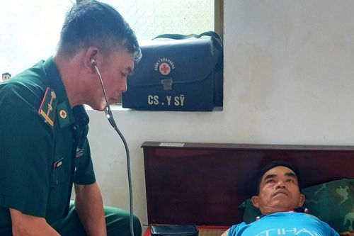Kịp thời cứu 6 ngư dân bị nạn trên biển Côn Đảo