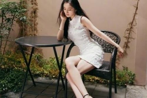 Một công ty bị điều tra vì môi giới giá ăn tối riêng với các ngôi sao nổi tiếng
