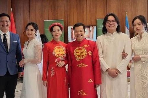 Tái hiện nghi thức cưới hỏi của người Việt tại Geneva