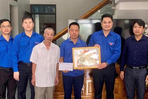 Khen thưởng Bí thư Chi đoàn dũng cảm cứu người đuối nước