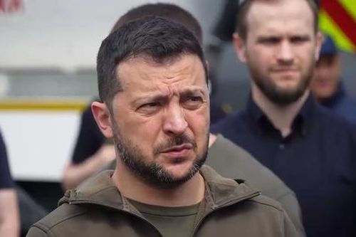Tổng thống Ukraine Zelensky thăm Kherson sau vụ vỡ đập