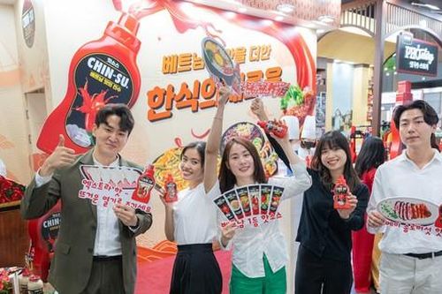 Bộ đôi tương ớt Việt và bánh tráng Việt được thực khách Hàn Quốc khen nức nở