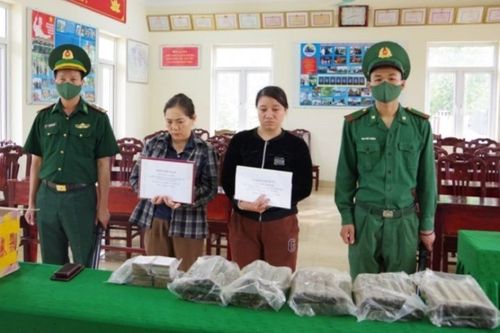 Hai phụ nữ mua bán lượng lớn thuốc nổ và kíp nổ