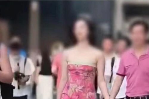 Lộ ảnh đi chơi với tình nhân, giám đốc công ty nhà nước ở Trung Quốc bị sa thải