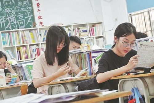 Đề Văn thi đại học của Trung Quốc khiến các sĩ tử 'đứng ngồi không yên'