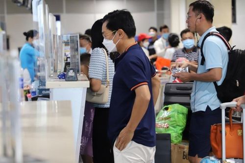 Cảnh báo ngập, chậm chuyến tăng cao dịp hè tại sân bay Tân Sơn Nhất