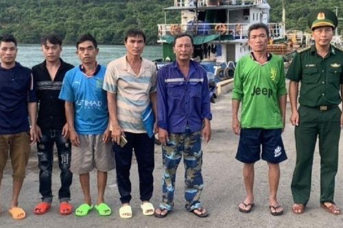 Bị tàu hàng đâm chìm, 6 ngư dân Bình Định được cứu vớt kịp thời