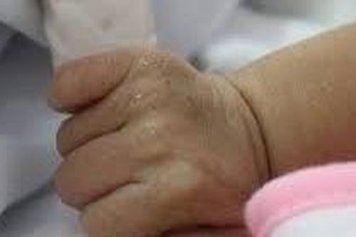 Phát hiện thi thể trẻ sơ sinh trước trụ sở công an xã