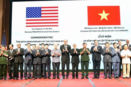 Việt Nam-Hoa Kỳ hợp tác chặt chẽ trong khắc phục hậu quả chiến tranh