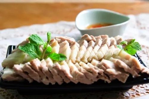 Luộc thịt đừng vội thả ngay vào nước lạnh: Làm thêm bước này thịt thải sạch độc tố, thơm ngon ngọt thịt