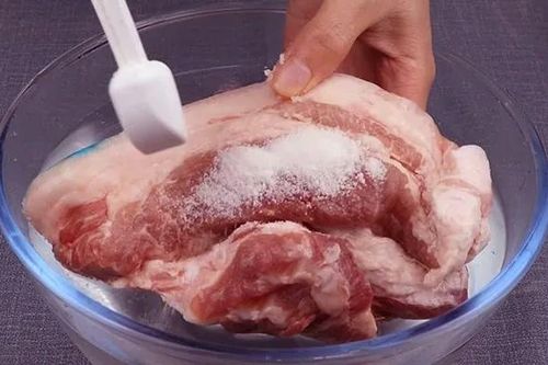 Thịt đông cứng như đá chỉ cần thả vài giọt gia vị này mềm tan ăn không nhạt vị
