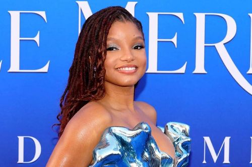 Một nam thần đình đám Hollywood công khai tình cảm với Halle Bailey sau khi xem Nàng Tiên Cá live-action