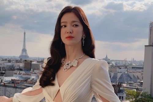 Hết đường chối cãi, Song Hye Kyo bị bắt gặp sang trời Tây hẹn hò, bạn trai là người ngoại quốc?