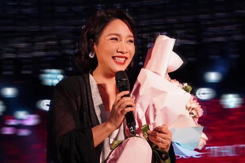 Hàng ngàn khán giả 'hát thay' diva Mỹ Linh trong ca khúc đình đám: Đẳng cấp khó ai vượt mặt!
