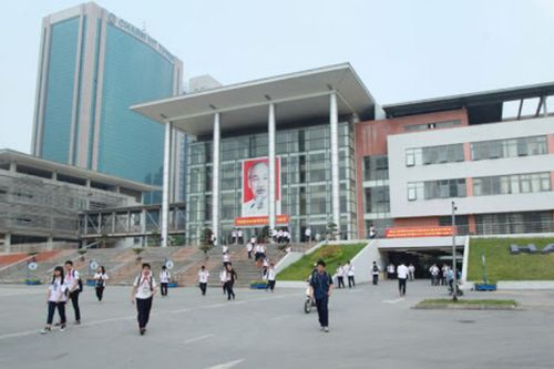 Đưa ra '4 lý do không cho con học trường Ams', nữ chuyên gia giáo dục làm dấy lên cuộc tranh cãi dữ dội