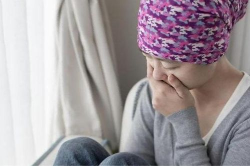 Trước khi ung thư ghé thăm, vùng cổ có thể xuất hiện 4 dấu hiệu bất thường