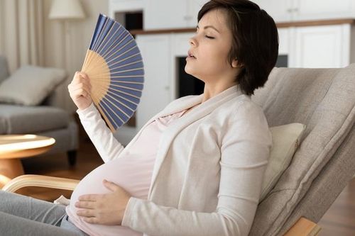 Cách đối phó với cơn bốc hỏa khi mang thai, đặc biệt vào những ngày nắng nóng