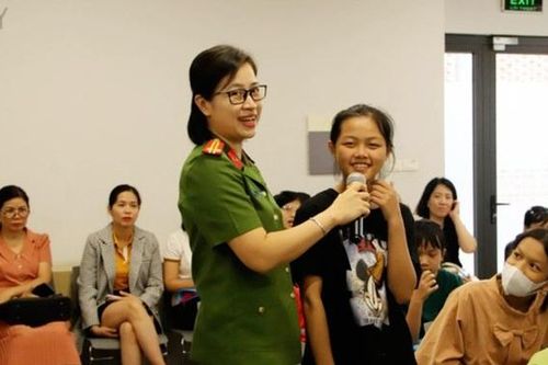 Những lớp học bổ ích cho mẹ - con tại trại hè 'Hoa hướng dương'