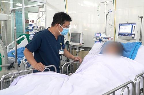 TPHCM: Người phụ nữ 50 tuổi hôn mê, mất máu nhiều sau khi hút mỡ bụng