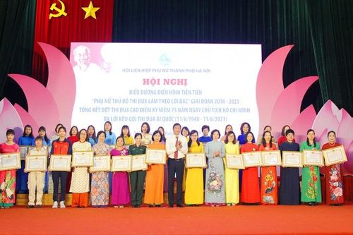 Biểu dương điển hình tiên tiến Phụ nữ Thủ đô thi đua làm theo lời Bác