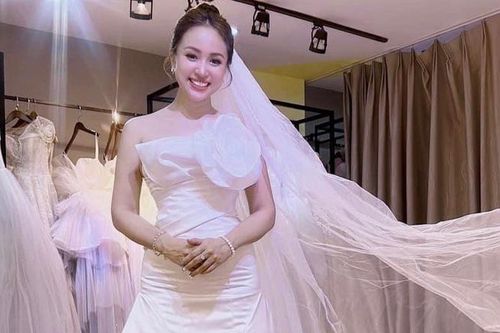 MC Vân Hugo chuẩn bị lên xe hoa với bạn trai doanh nhân