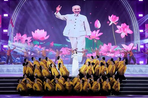 Thấm nhuần tư tưởng, đạo đức, phong cách Hồ Chí Minh: Khẳng định 'hệ giá trị cốt lõi': Độc lập - Tự do - Hạnh phúc!