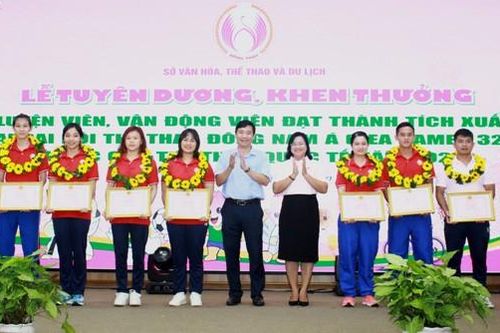 Tuyên dương 33 vận động viên, huấn luyện viên đạt thành tích xuất sắc