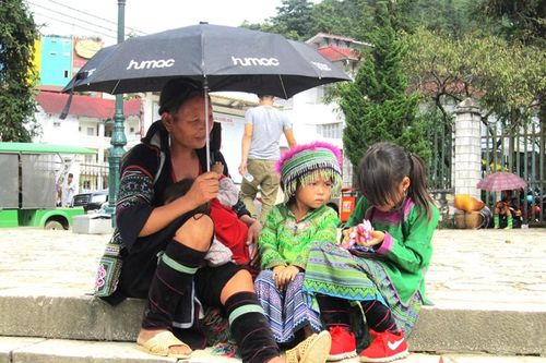 Việt Nam đa sắc: Bản sắc văn hóa dân tộc Mông vùng Tây Bắc qua cây ô