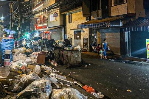 Hà Nội: Bao giờ xử lý được xe tập kết rác lấn chiếm lòng đường