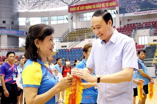 Phú Thọ: Tranh tài Giải Bóng chuyền hơi người cao tuổi năm 2023