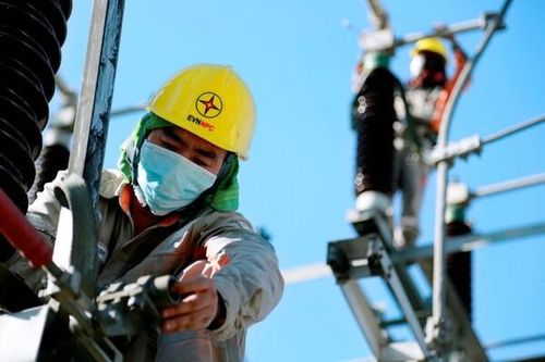 EVN nói gì khi nhiều địa phương bị cắt điện luân phiên?