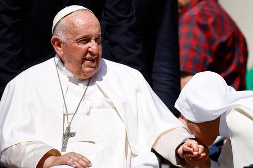 Giáo hoàng Francis phẫu thuật ruột thành công