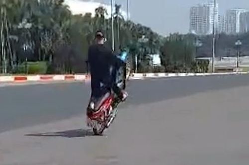 Triệu tập quái xế bốc đầu, đánh võng ở trước SVĐ Mỹ Đình