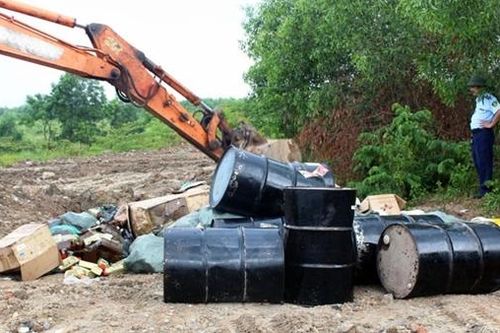 Tiêu hủy số lượng lớn bình khí cười