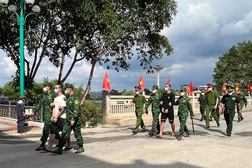 Bắt 2 đối tượng giết người rồi bỏ trốn sang Trung Quốc