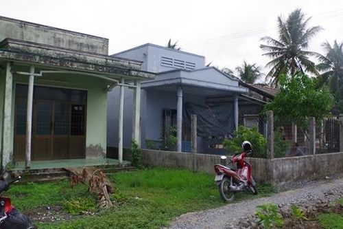 Nghi ngoại tình, chồng chích điện vào cổ vợ