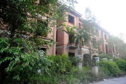 Biệt thự bỏ hoang hàng loạt tại KĐT Nam Từ Sơn