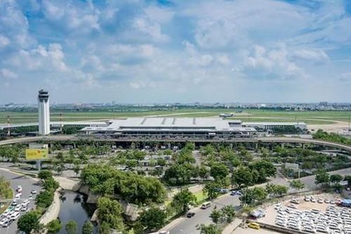 Giảm chuyến bay vào 'giờ vàng' để giải quyết ùn tắc ở sân bay Tân Sơn Nhất