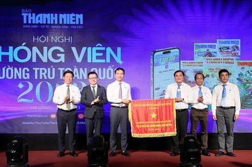 Báo Thanh Niên nhận Cờ thi đua của Chính phủ